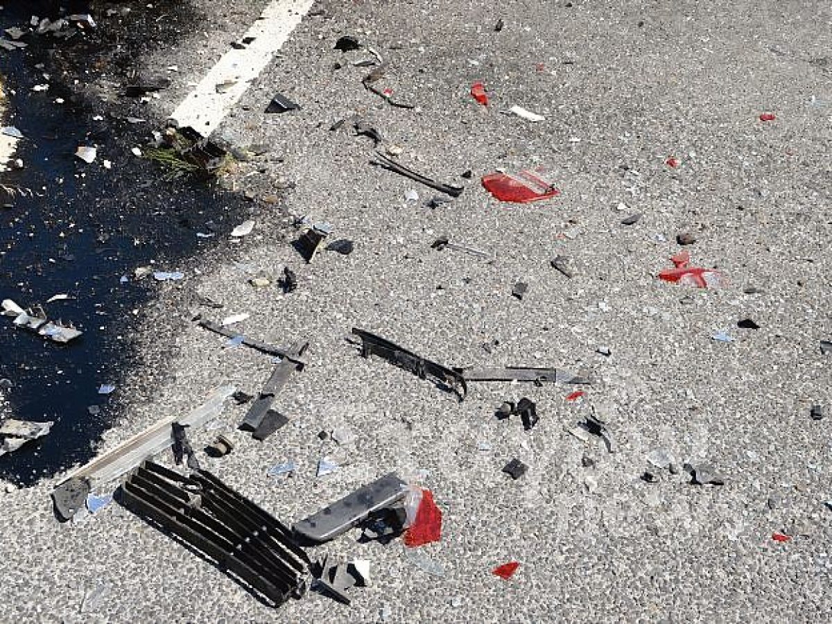 Καλαμπάκα: Σύγκρουση αυτοκινήτου με μηχανάκι στην οδό Βυτουμά – Τραυματίστηκε νεαρός δικυκλιστής