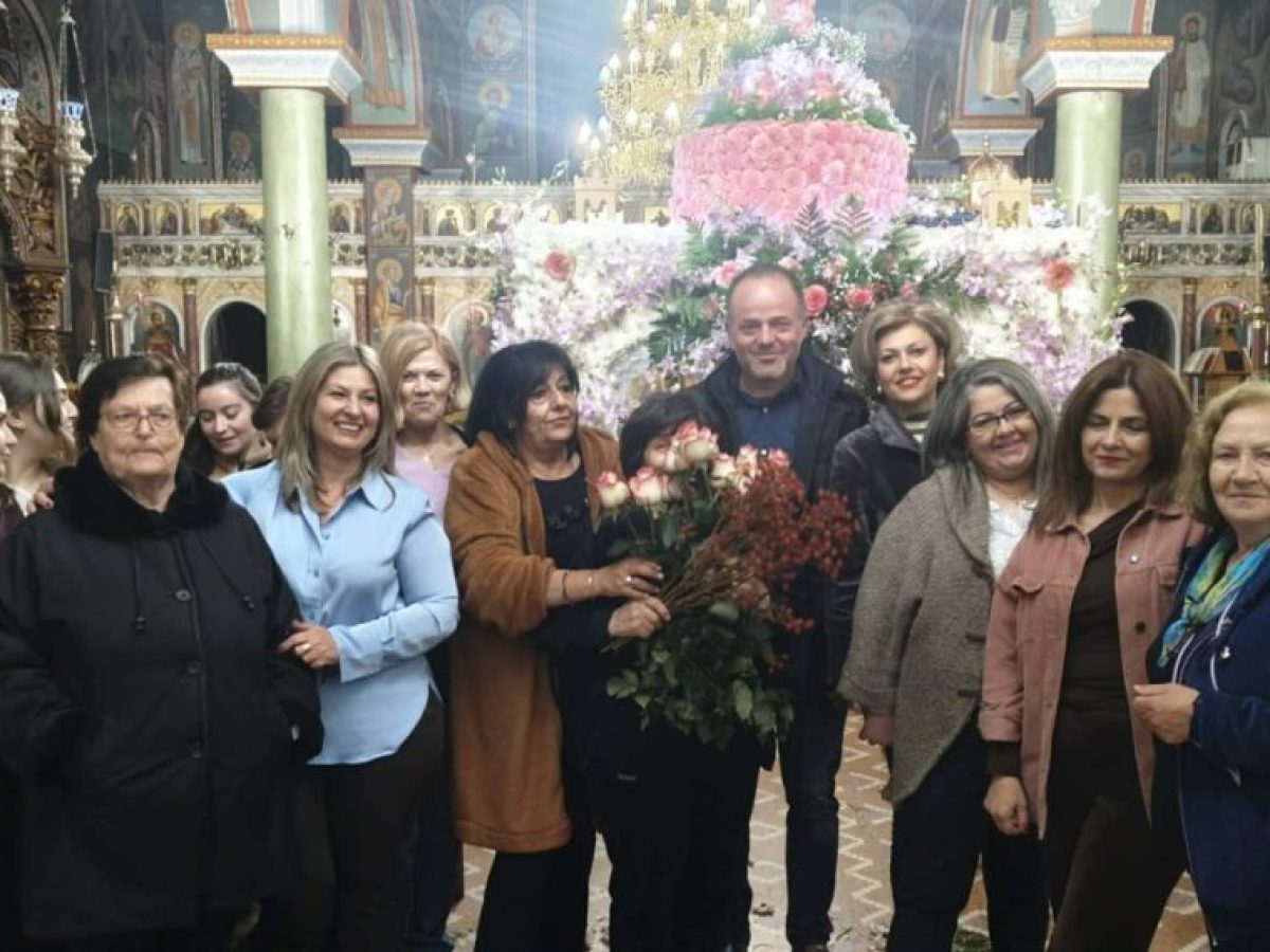 Καμαρούλα Αγρινίου: Με μεράκι και αγάπη ο στολισμός του επιταφίου του Ι.Ν. Αγίου Γεωργίου