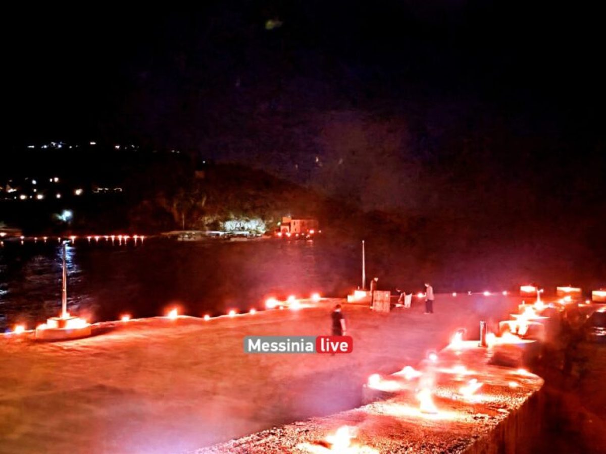 Καρδαμύλη: Πλήθος κόσμου στην περιφορά του Επιταφίου-Εντυπωσίασαν οι φωτιές στην προκυμαία για το “κάψιμο του Ιούδα”