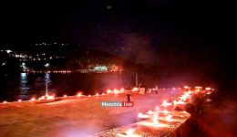 kardamili-plithos-kosmou-stin-perifora