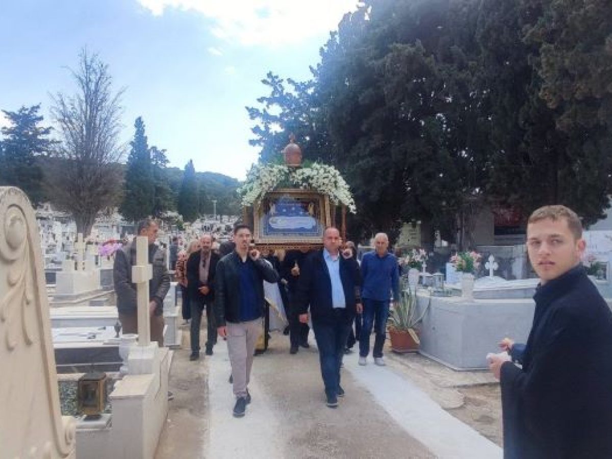 Κατανυκτική Μεγάλη Παρασκευή στο Κοιμητήριο της Ραφήνας