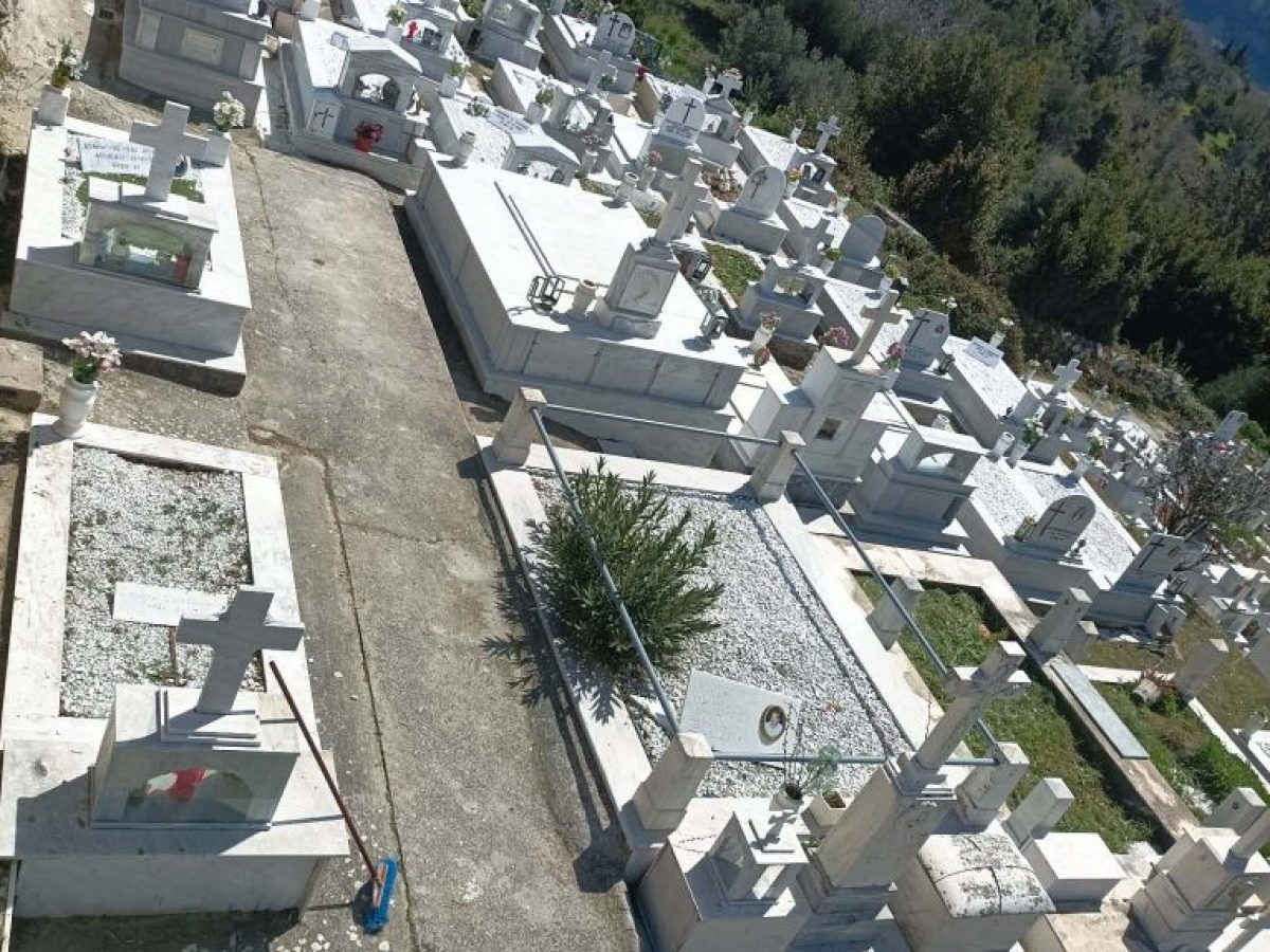 Καθάρισαν νεκροταφείο στην Εύβοια εν όψει Πάσχα