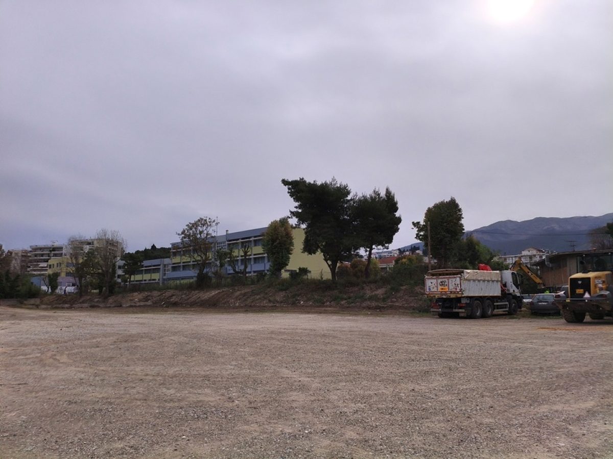 Καθαρισμός της περιοχής μεταξύ του σχολικού συγκροτήματος Ανθούπολης και του νέου Αρχαιολογικού Μουσείου Πάτρας