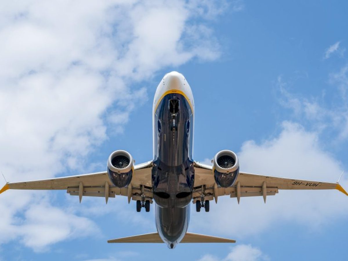 «Καθηλώνουν» αεροπλάνα λόγω του κόστους, «κόβονται» δρομολόγια – Προβλήματα στις μεταφορές