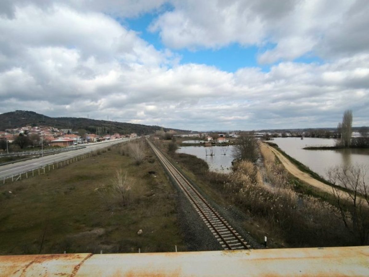 Κάτω από το νερό παραμένουν καλλιέργειες στο Σουφλί