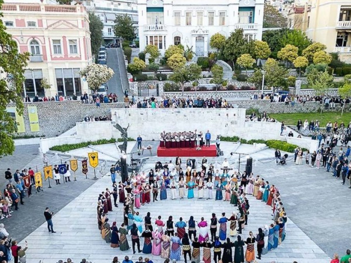 Καβάλα: Ποντιακοί χοροί και τραγούδια προς τιμήν της Παναγίας Σουμελά στον Δημοτικό Κήπο