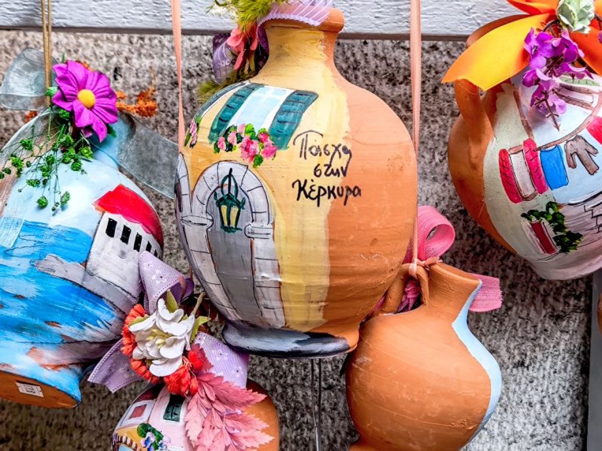 Κέρκυρα: Κανάτι έπεσε στο κεφάλι γυναίκας εν μέσω του εθίμου των Μπότηδων