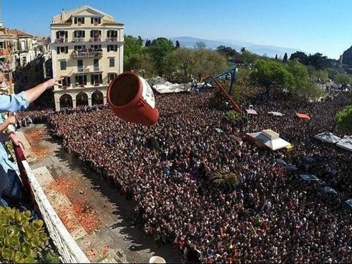 Κέρκυρα: Σεβασμό στους επισκέπτες, τα έθιμα και τις τελετές ζητά ο Δήμαρχος από τους επαγγελματίες