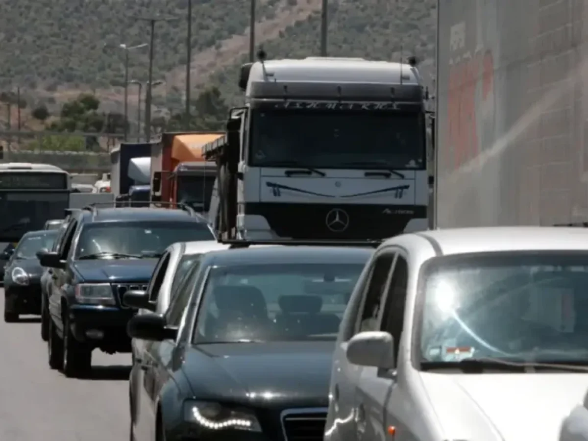 Κυκλοφοριακό έμφραγμα στην Αττική με τροχαίο στην Κηφισίας και μεγάλες καθυστερήσεις