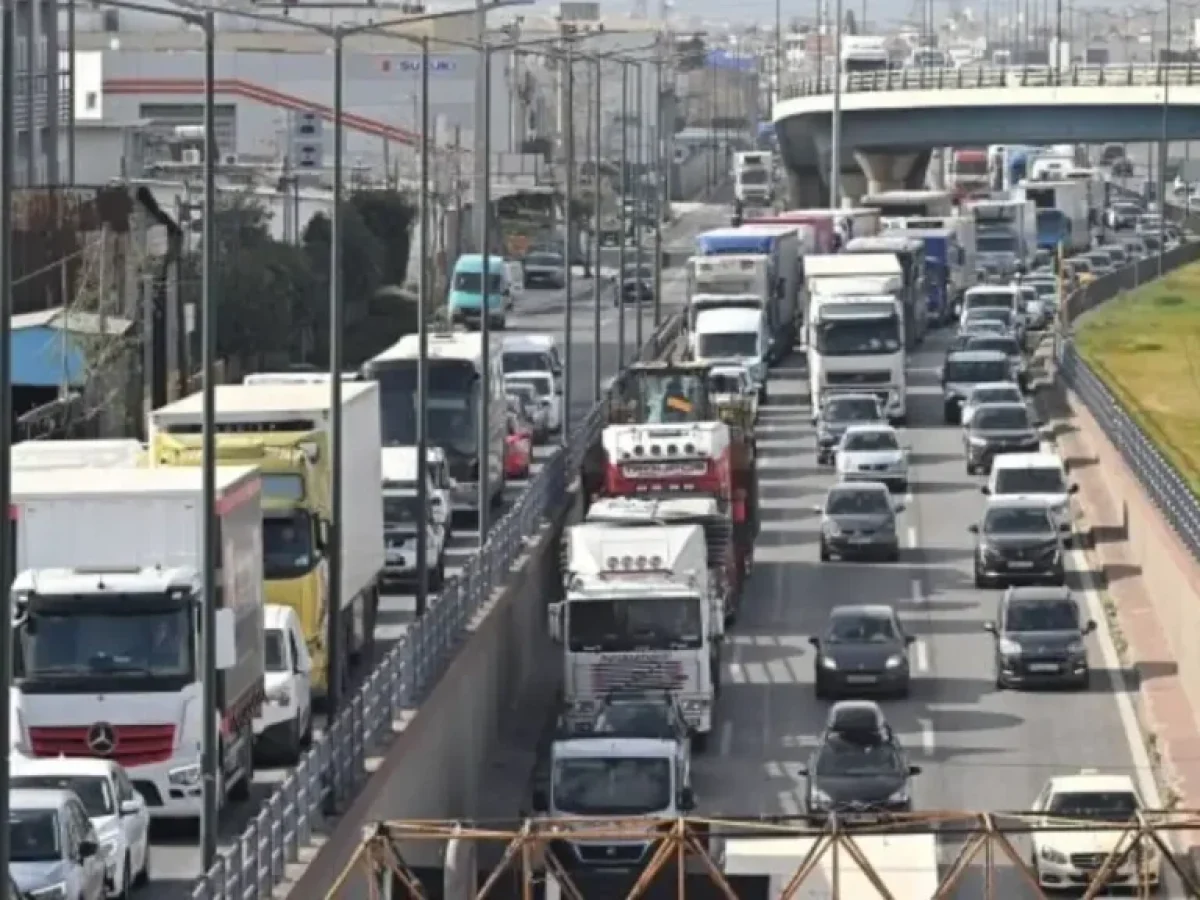 Κίνηση στους δρόμους: Καθυστερήσεις άνω των 45 λεπτών στην Αττική Οδό προς Ελευσίνα και μποτιλιάρισμα στον Κηφισό