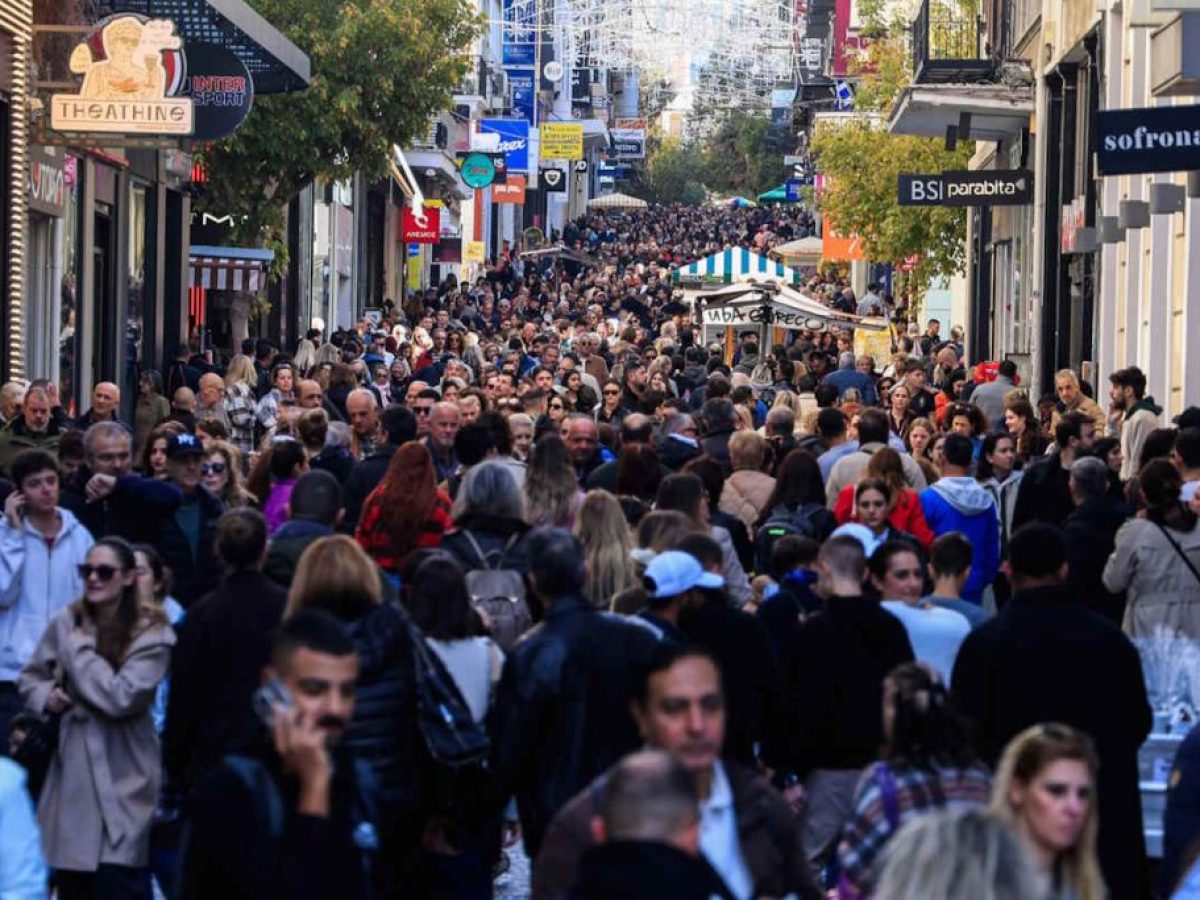 «Κυριακή των Βαΐων: Η Ερμού κατακλύζεται από κόσμο – Το εορταστικό ωράριο »