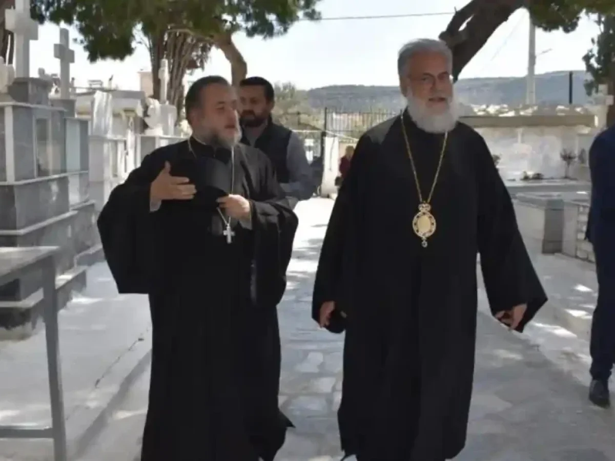 Κλίμα συγκίνησης στα Άνω Λιόσια: Αρχιερατικό Τρισάγιο από τον Μητροπολίτη Αθηναγόρα στο κοιμητήριο Αγίου Νικολάου