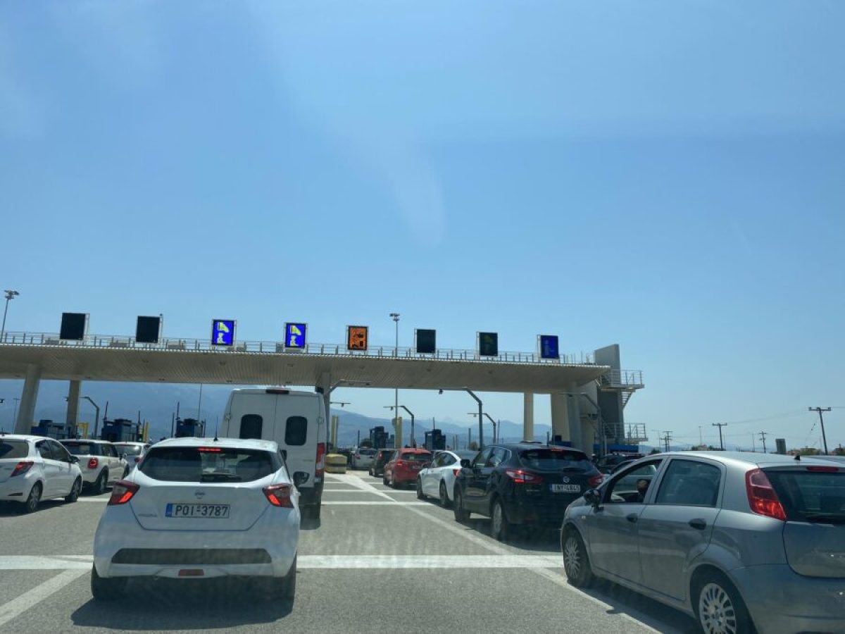 Κλειστό το πορθμείο Ρίου–Αντιρρίου λόγω ανέμων – Αυξημένη κίνηση στη Γέφυρα και στους δρόμους της επιστροφής