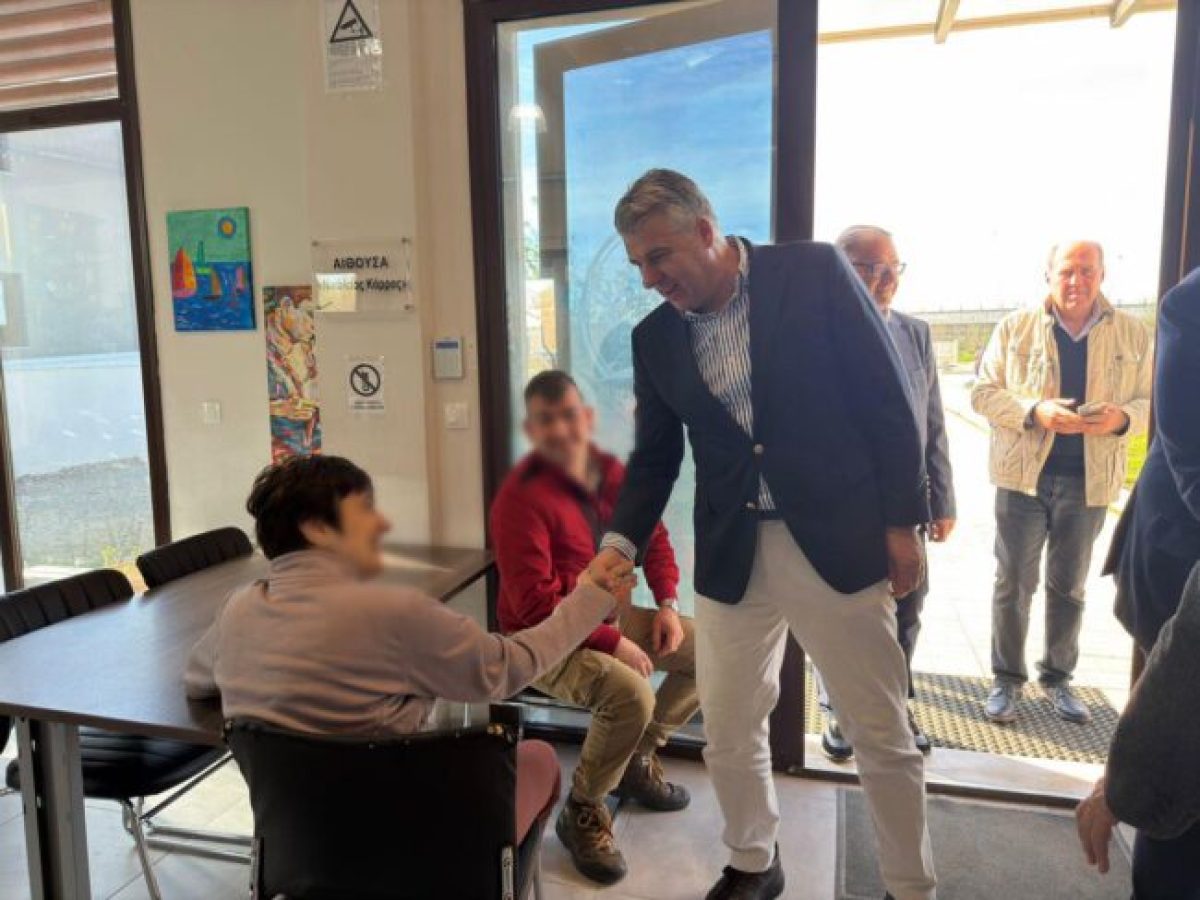 Κομοτηνή: Επίσκεψη του Περιφερειάρχη ΑΜΘ στο Σύλλογο “αξίΖΩ”, στη Μητρόπολη και σε Δημόσιες Υπηρεσίες της ΠΕ Ροδόπης, ενόψει του Πάσχα (φωτος)