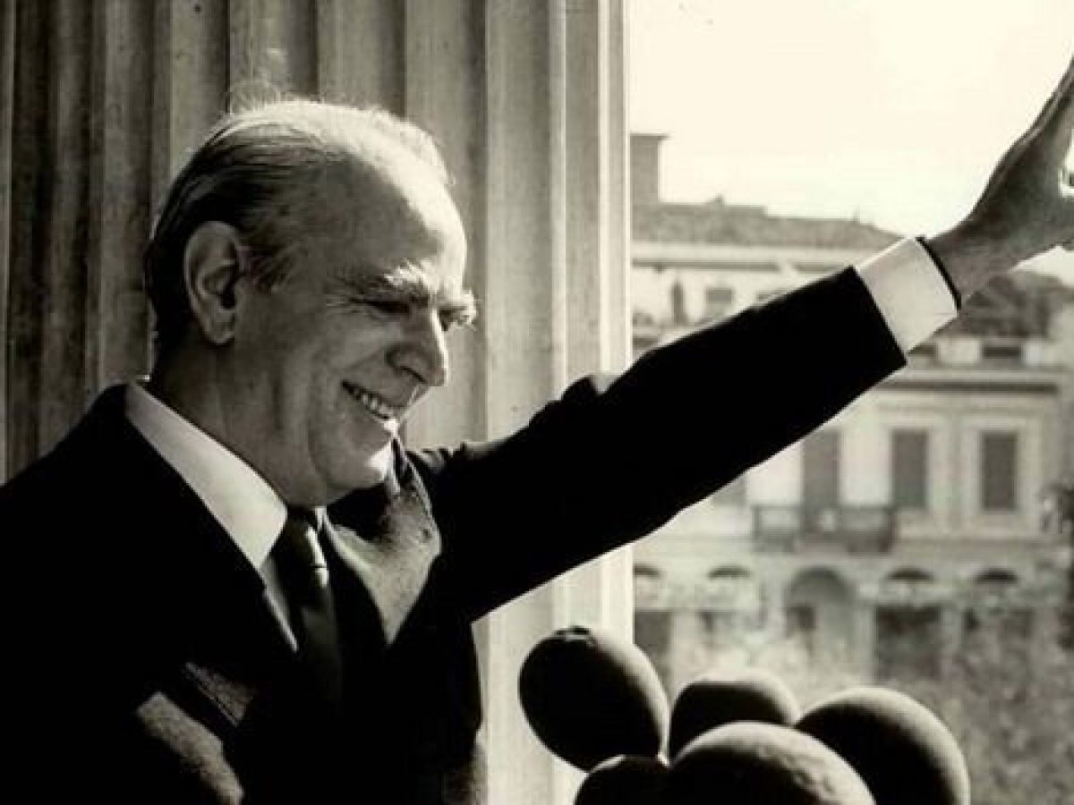 &Kappa;&omega;&nu;&sigma;&tau;&alpha;&nu;&tau;ί&nu;&omicron;&sigmaf; &Kappa;&alpha;&rho;&alpha;&mu;&alpha;&nu;&lambda;ή&sigmaf; &ndash; Έ&phi;&upsilon;&gamma;&epsilon; &alpha;&pi;ό &tau;&eta; &zeta;&omega;ή, 23 &Alpha;&pi;&rho;&iota;&lambda;ί&omicron;&upsilon; 1998