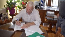 kostas-moutzouris-500.000-evro-ston