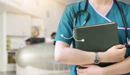 kriti-ekatontades-apochorisis-giatron-ke