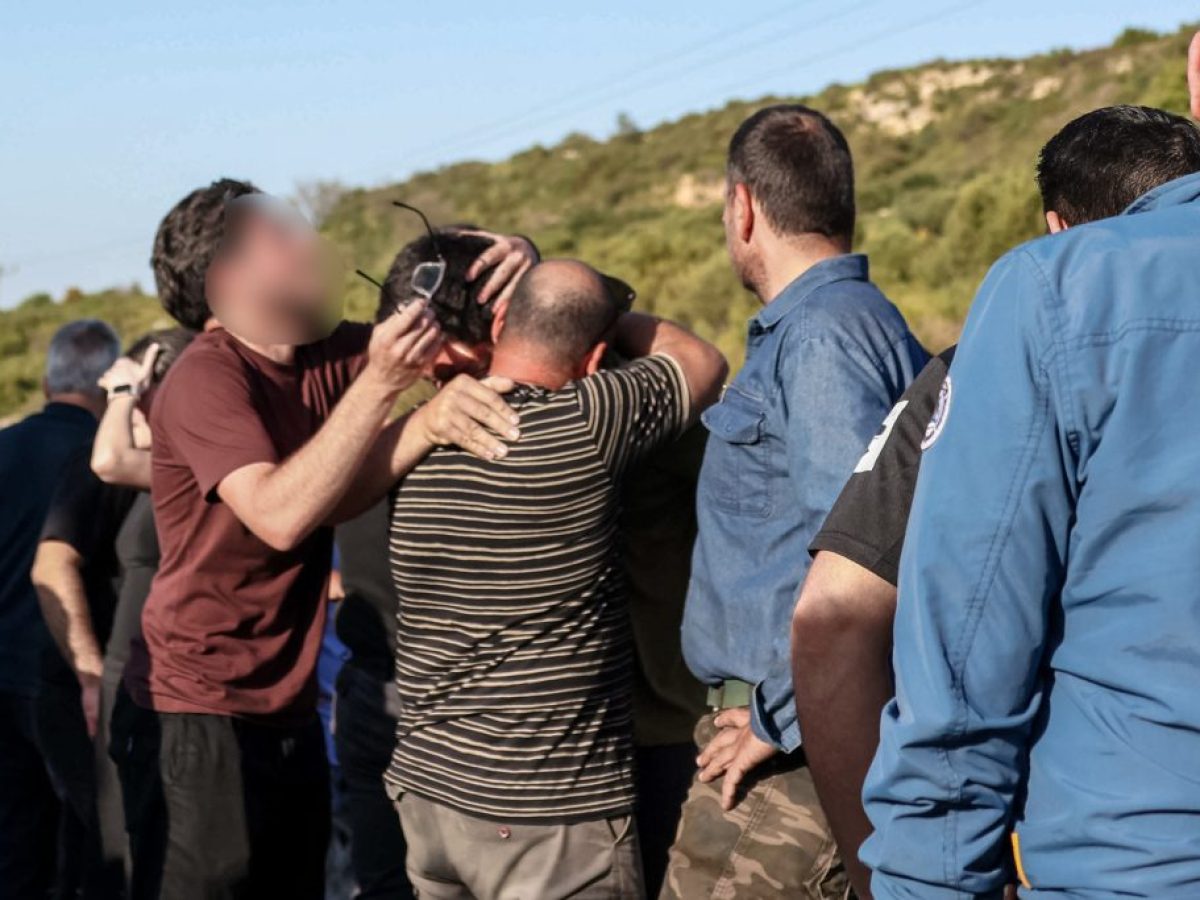 Κρήτη: Φίλοι και συγγενείς αποχαιρετούν τη δολοφονημένη Ελευθερία στις Δάφνες Ηρακλείου