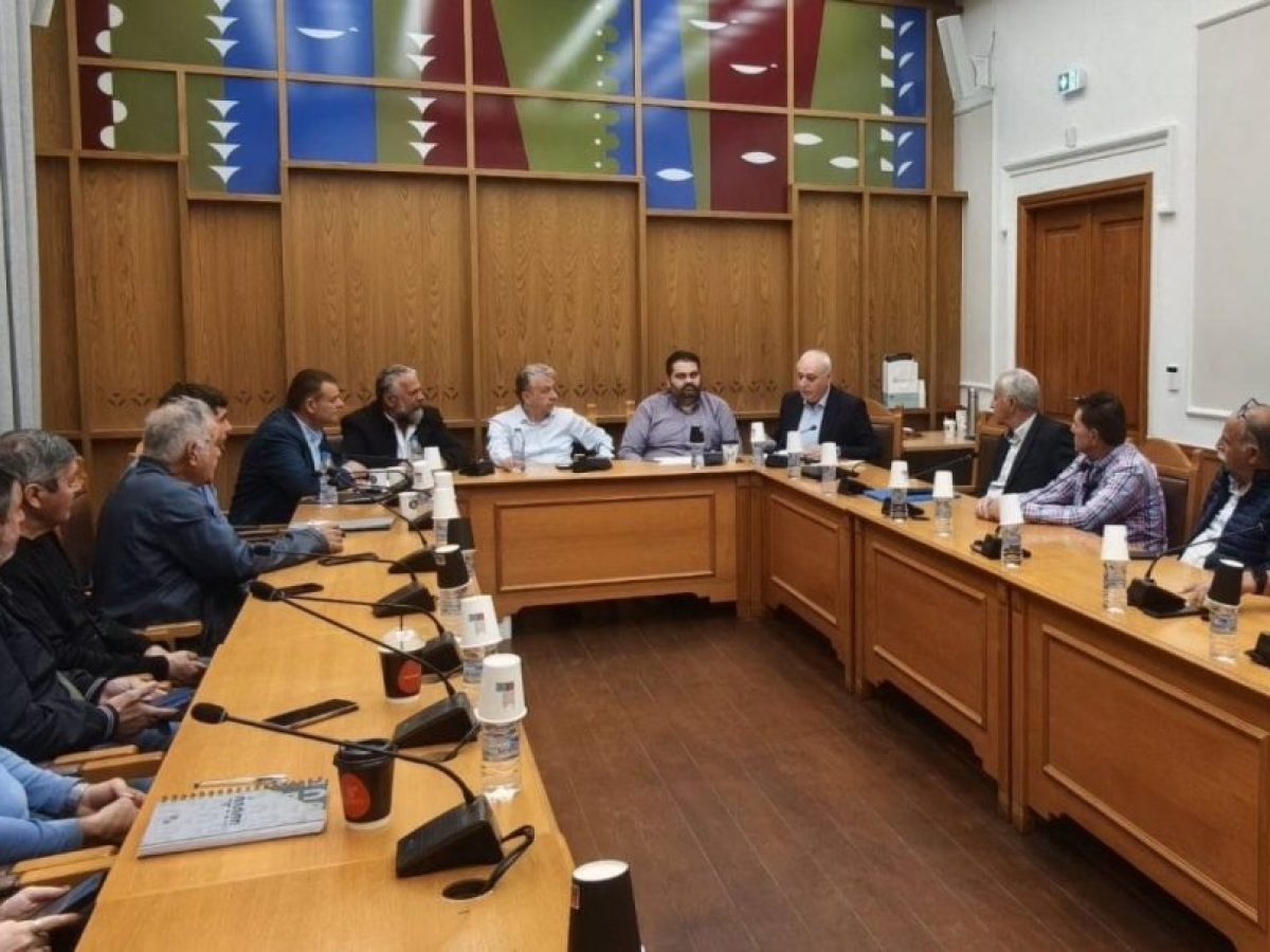 ΚΡΗΤΗ: Συνάντηση στην Περιφέρεια για τα κρίσιμα ζητήματα της ελαιοκαλλιέργειας