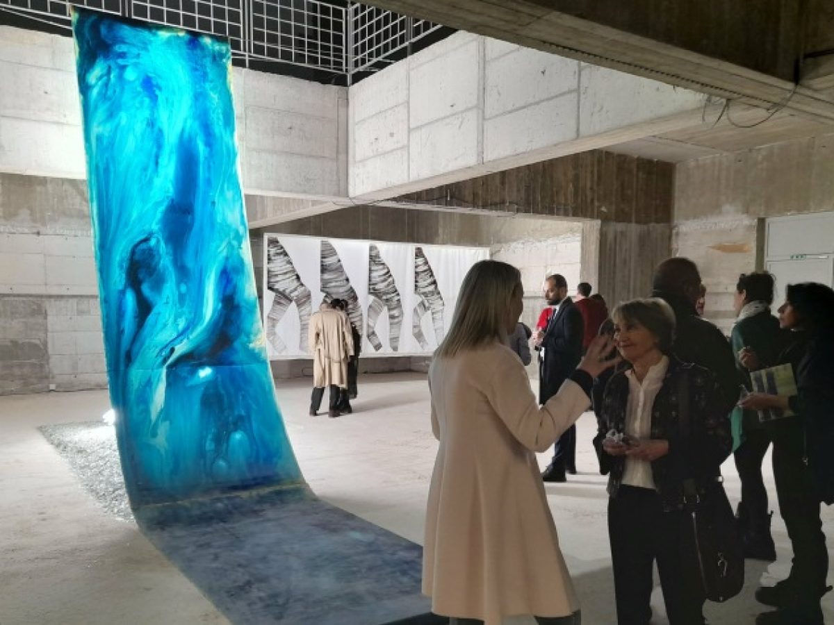 Κτήριο Νόμπελ: Εγκαίνια έκθεσης με… μηνύματα για το ακίνητο