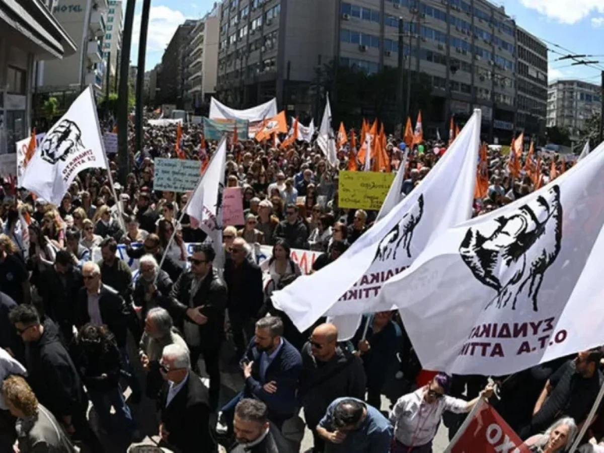 Λαϊκή Συσπείρωση: «Η κυβέρνηση κάτω από την πίεση της πολύ μαζικής κινητοποίησης αναγκάστηκε να αποσύρει την επίμαχη διάταξη»