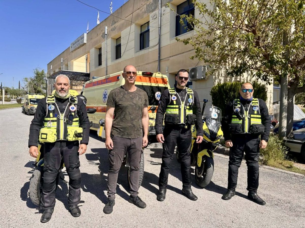 Λάρισα: Αυτοί είναι οι «ήρωες των 5 λεπτών» του ΕΚΑΒ που σώζουν ζωές καθημερινά – ΦΩΤΟ