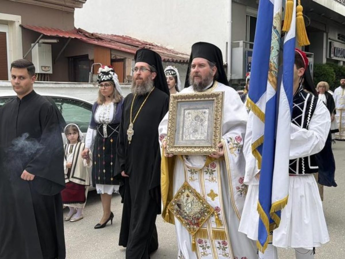 Λάρισα: Πλήθος κόσμου στην Ιερή Λιτανεία της Θαυματουργού Εφεστίου Εικόνας της Παναγίας στον Ιερό Ναό Ζωοδόχου Πηγής (φωτο)