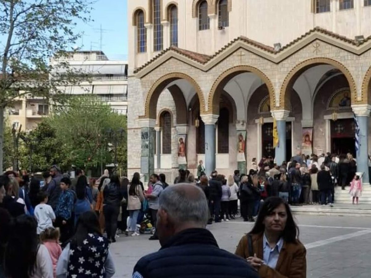 Λάρισα: Τεράστια ουρά πιστών στον Άγιο Νικόλαο το απόγευμα της Μεγάλης Τετάρτης για να “μυρωθούν”