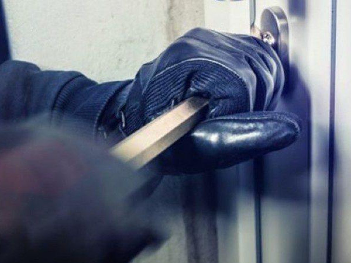 Λάρισα: Απόπειρα διάρρηξης με… αποδείξεις – Ξέχασε το τσαντάκι με ναρκωτικά και μαχαίρι!