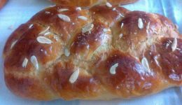 lesvos-paschalina-tsourekia-tis-giagias