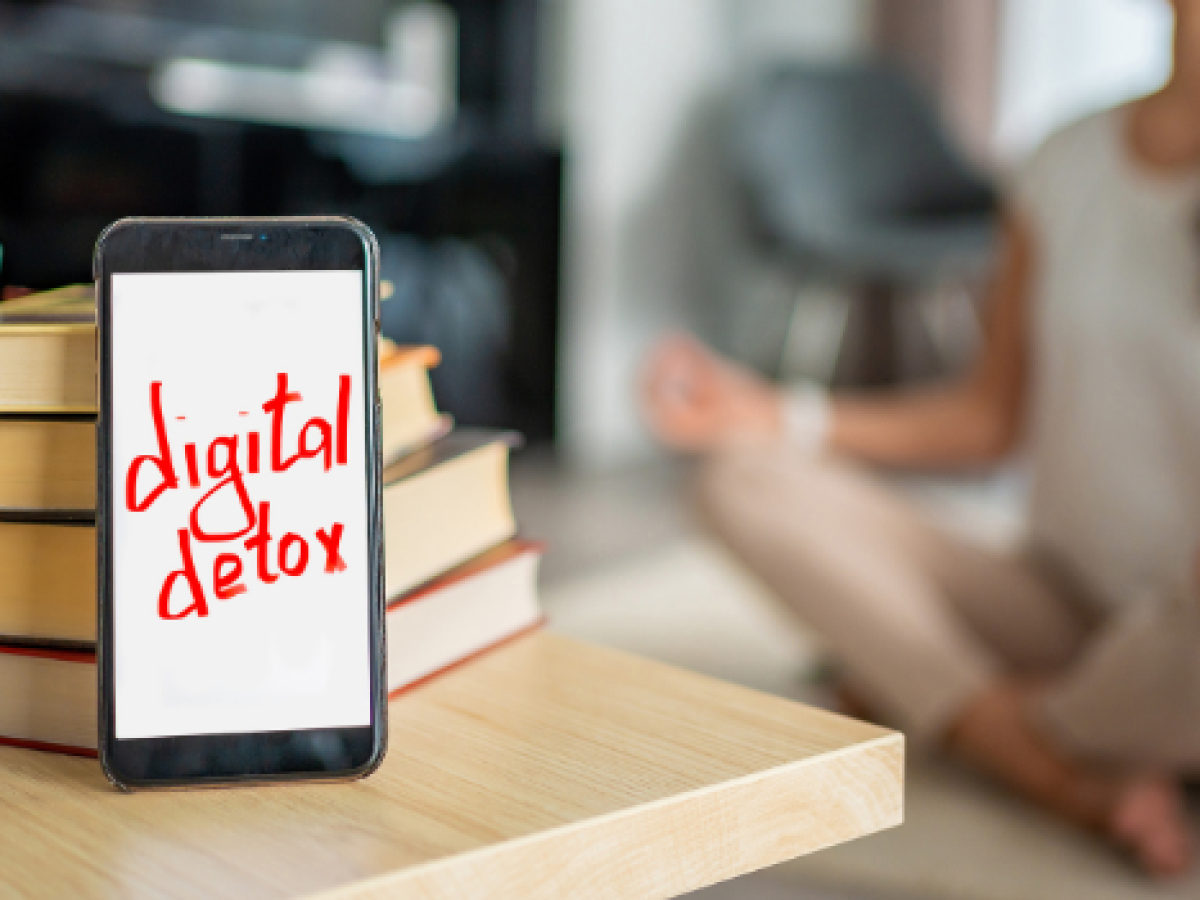 Λίγες ώρες μακριά από τα social media βελτιώνουν τη διάθεσή μας