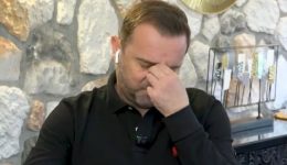 ligise-o-nikos-plakias-gia-1