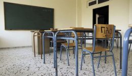 ligotera-pedia-sta-scholia-tou