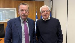 likourentzos-se-kokkali-etimos-o