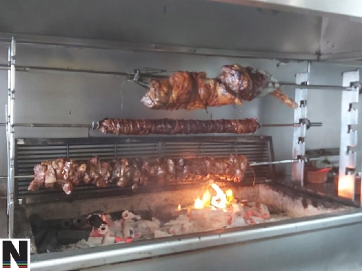Λιμάνι Ραφήνας: Το ψητοπωλείο ”Εφη” περιμένει τις παραγγελίες σας για το αρνί – κατσίκι και το κοκορέτσι του Πάσχα!