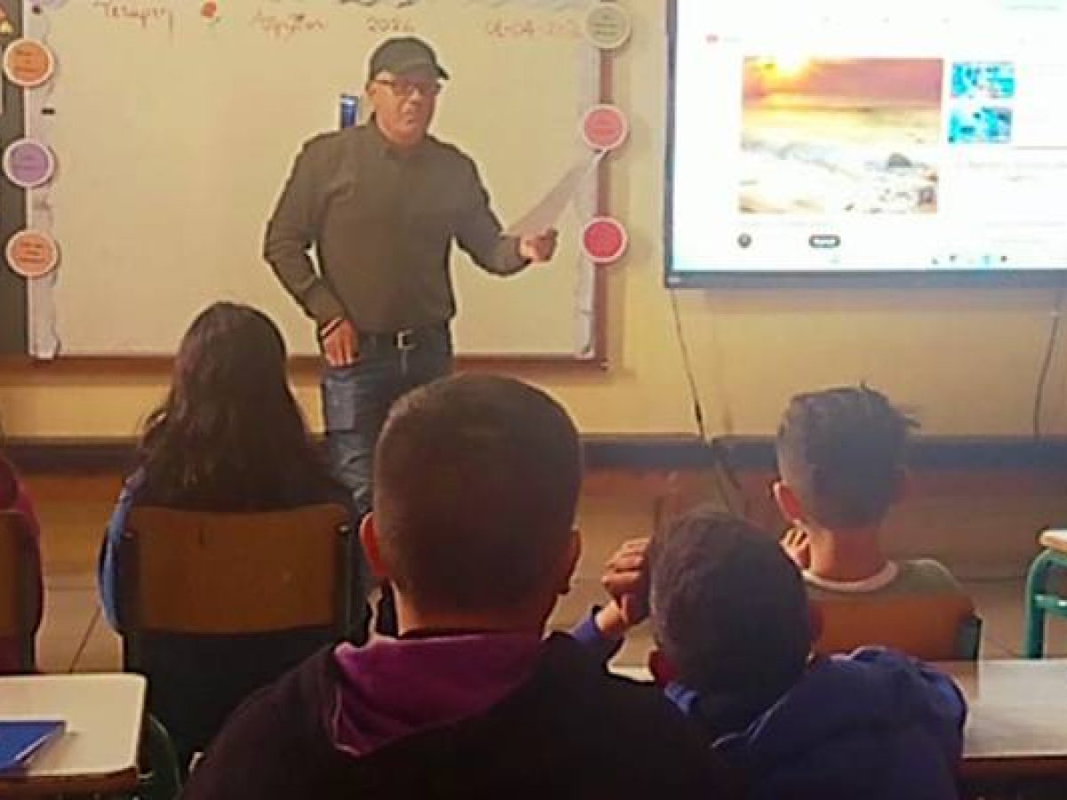 Λήμνος: Ο Κωνσταντίνος Μπακλατζής στο δημοτικό Αγίου Δημητρίου για την Παγκόσμια Ημέρα Παιδικού Βιβλίου