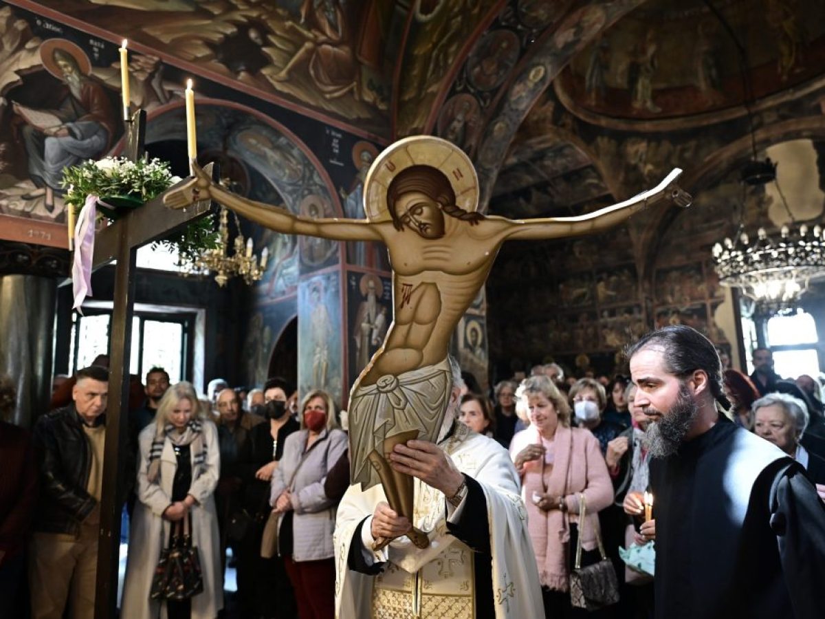 Μ. Παρασκευή: Ημέρα σιωπής και κατάνυξης – Ολοκληρώθηκαν οι τελετές Αποκαθήλωσης από άκρη σε άκρη της χώρας