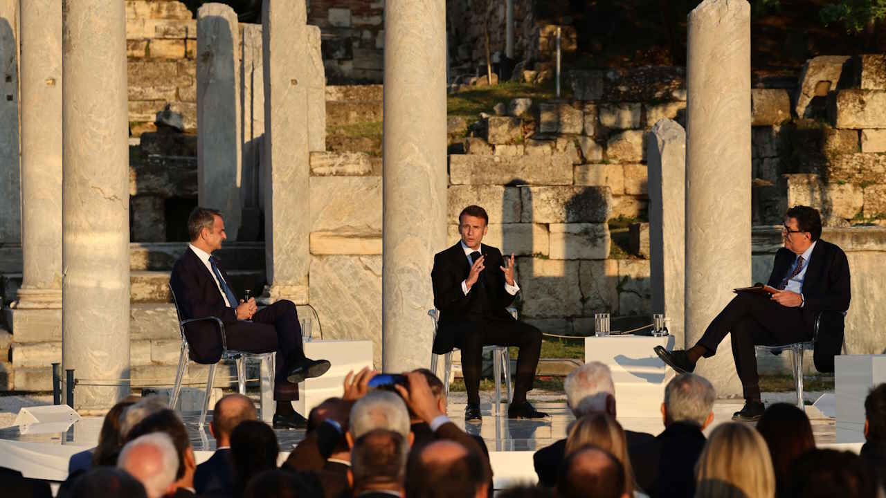 makron-&ndash;-mitsotakis-sti-romaiki-1