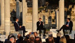 makron-–-mitsotakis-sti-romaiki