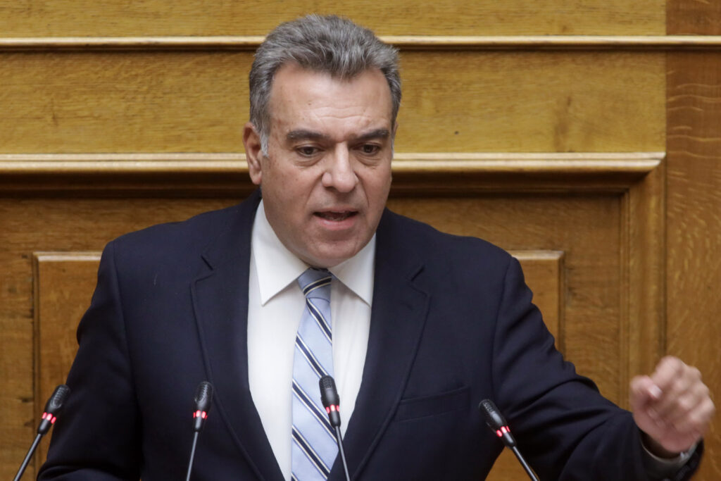 manos-konsolas-esoteriki-diadikasia-gia