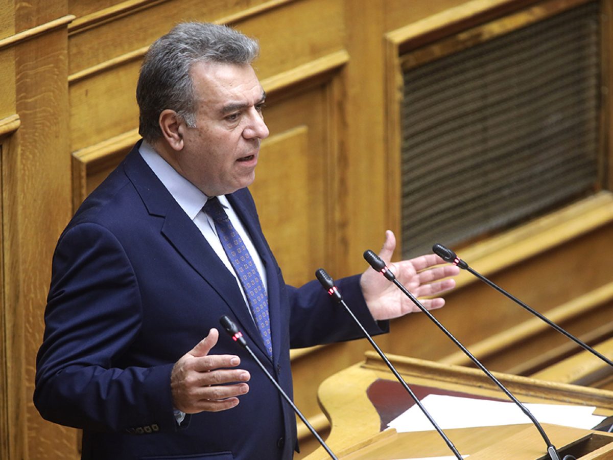 Μάνος Κόνσολας: «Μείωση της γραφειοκρατίας, βελτίωση της εξυπηρέτησης του πολίτη»