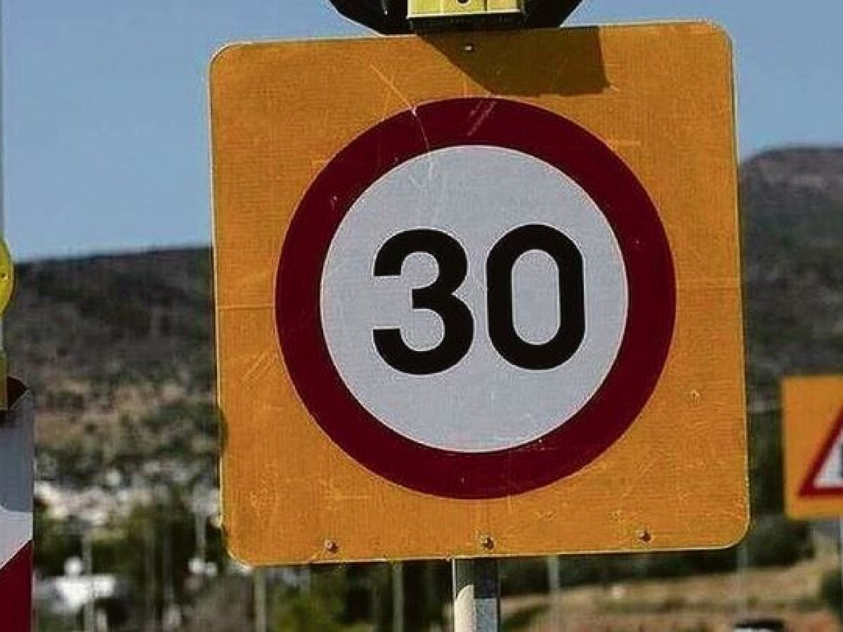 Μανταλάκια: Τα όρια ταχύτητας στη Μαραθώνος, οι φουσκωμένοι λογαριασμοί νερού και τα 2 aircondition