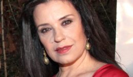 maria-tzompanaki-me-to-mialo