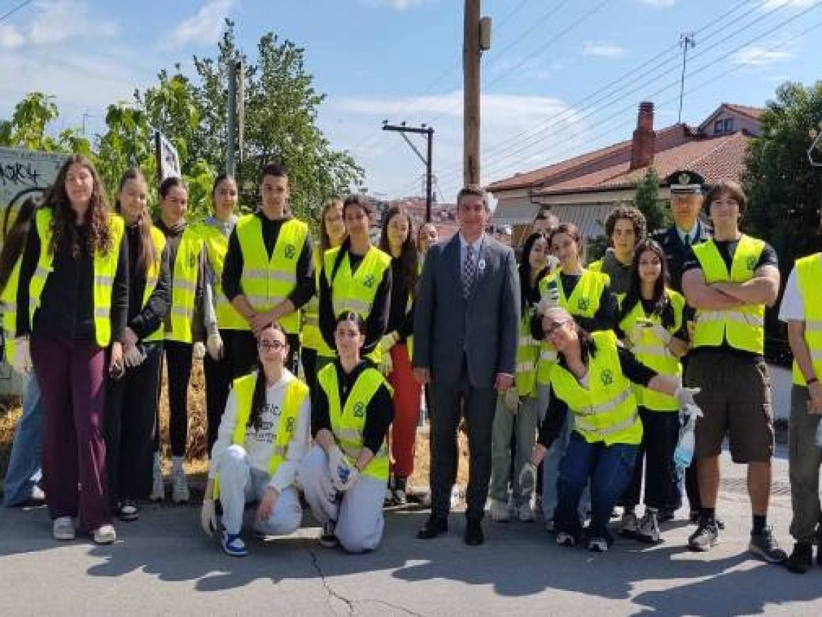 Μαθητές 3ου ΓΕΛ Γιαννιτσών: Εθελοντική δράση καθαρισμού πινακίδων