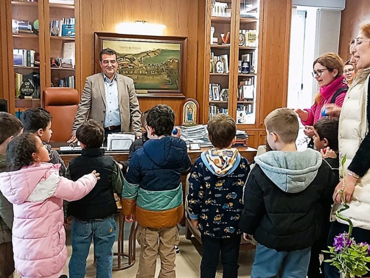 Μαθητές του νηπιαγωγείου «Μορμόλης» έψαλαν τα «Κάλαντα του Λαζάρου» στο Δημαρχείο Ρεθύμνης