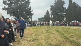 mavro-Αloni-i-thisia-tis