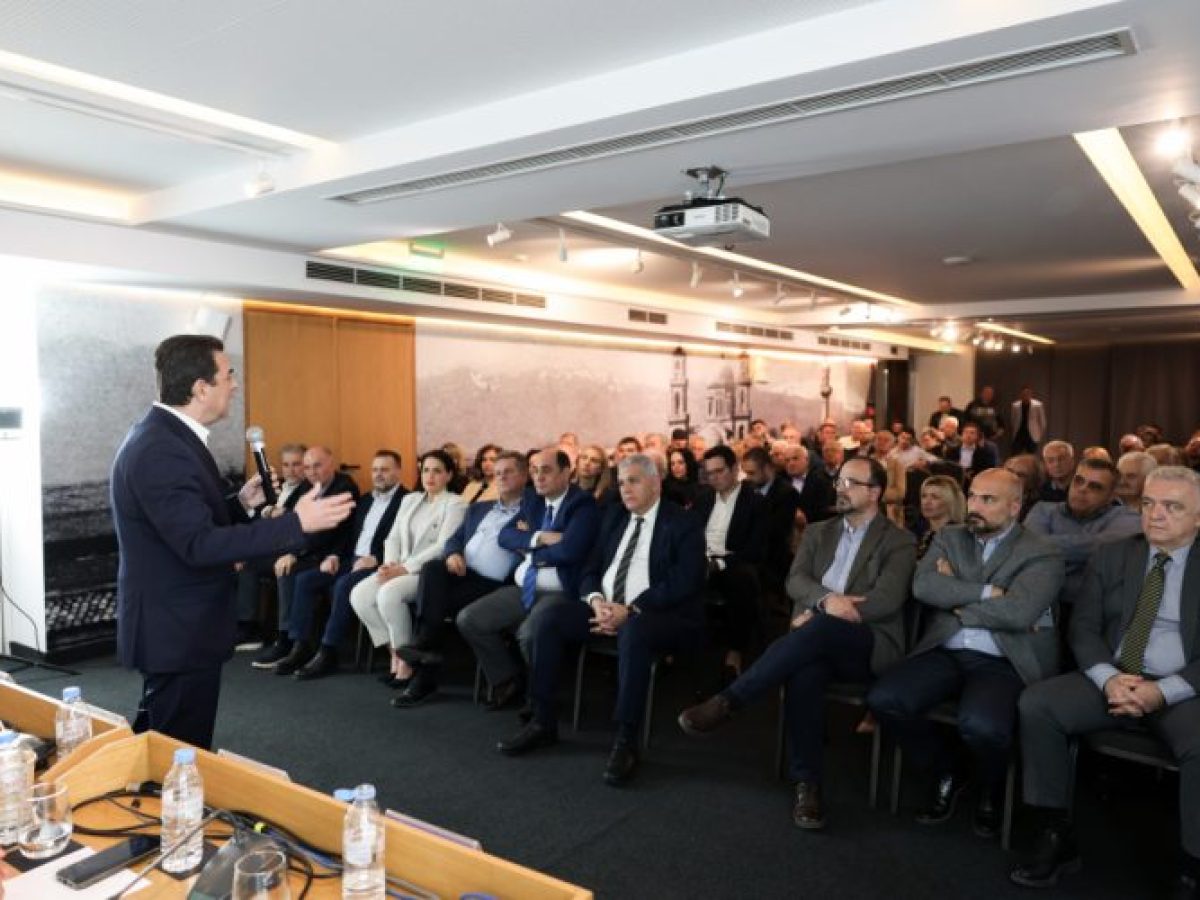 Μαζική συμμετοχή στην περιοδεία του Κώστα Σκρέκα στο Ηράκλειο