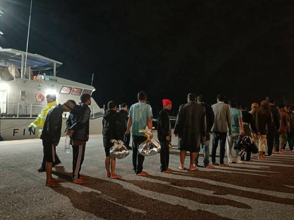 Με αυξητική τάση οι μεταναστευτικές ροές στα νότια της Κρήτης – Τρεις λέμβοι με 125 άτομα εντοπίστηκαν στα ανοιχτά της Γαύδου
