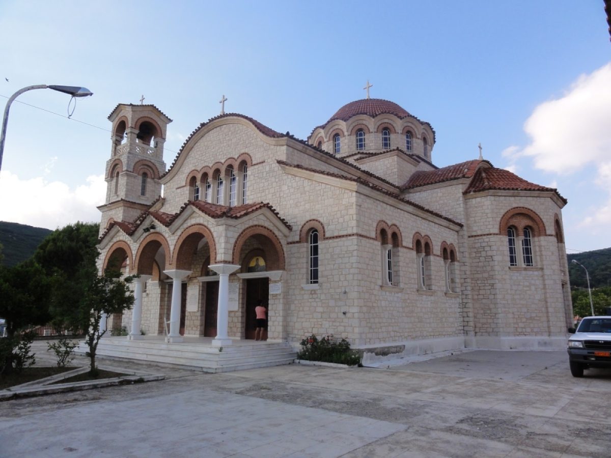 Με κατάνυξη η Μεγάλη Εβδομάδα στον Ι.Ν. Αγίου Ανδρέα Καρυών