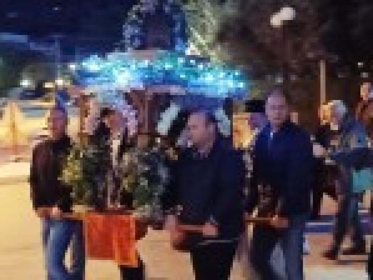 Με κατάνυξη η Ακολουθία και η περιφορά του Επιταφίου στη Νικιάνα